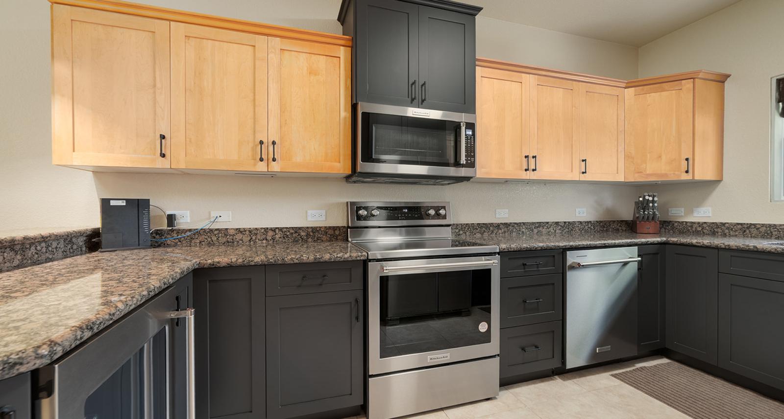 Beautifully Renovated Multi-Level Townhome in South Sound — photo 2