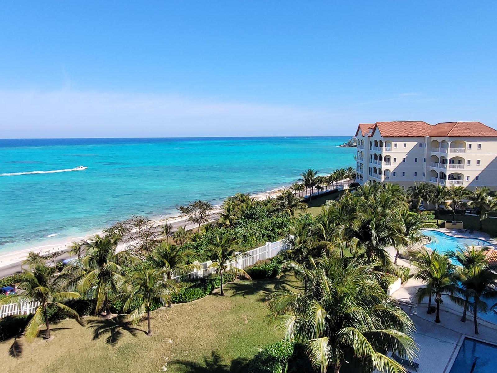 3 bedroom Apartment for sale — CAVES HEIGHTS in Nassau / New Providence, The Bahamas — photo 2