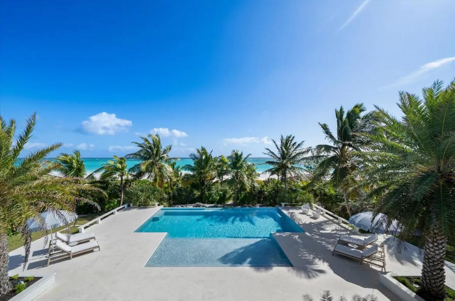 6 Bedroom Luxurious Villa for Sale in Windermere Island, The Bahamas — photo 2