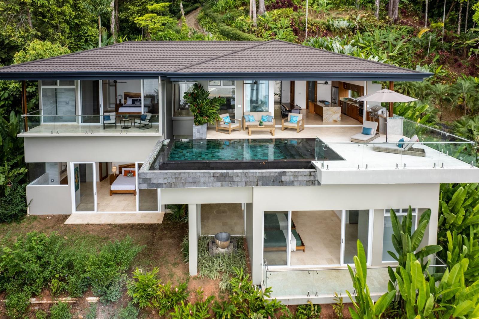 4 Bedroom Luxury Villa for Sale in Escaleras, Dominical — photo 1