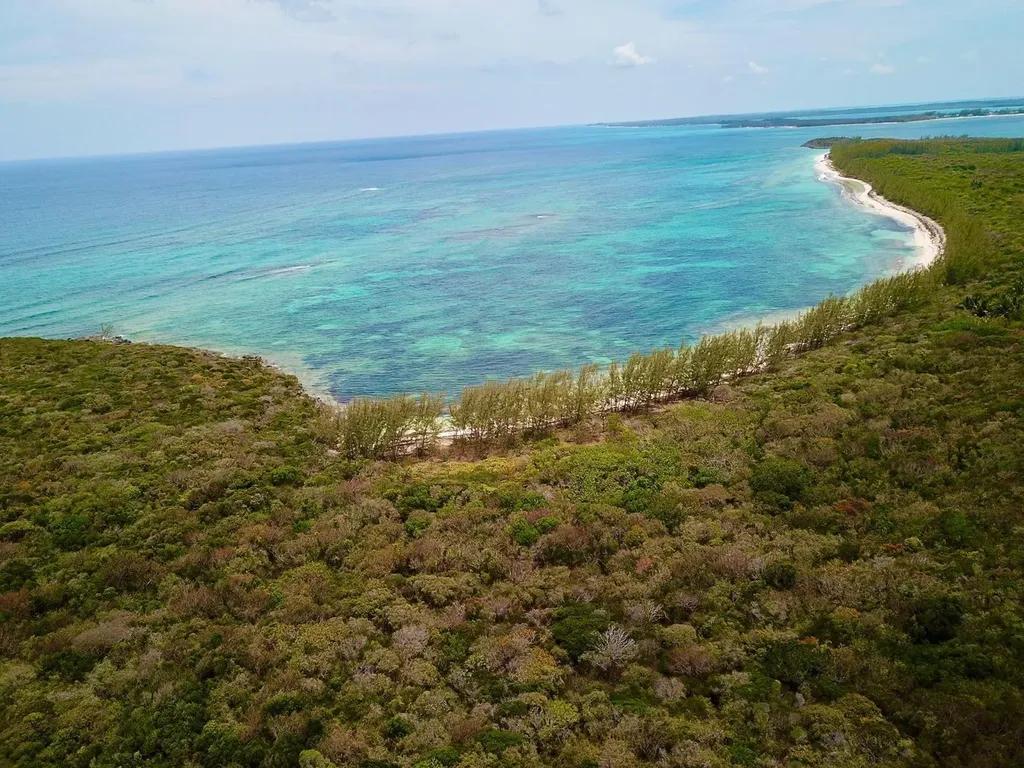24-acre waterfront land in Tarpum Bay, Eleuthera — photo 1