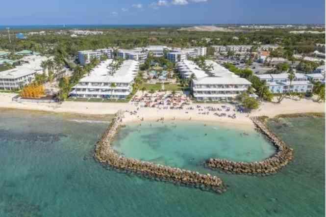 Apartment for sale in Seven Mile Beach, Cayman Islands — photo 2