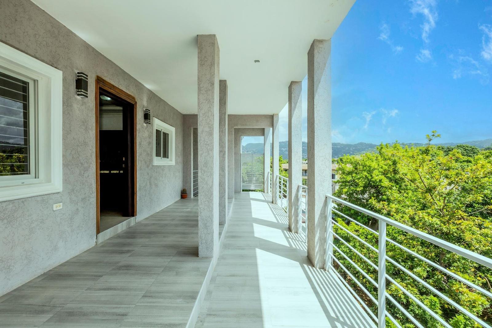 2-bedroom penthouse in Kingston 8, Jamaica — photo 3