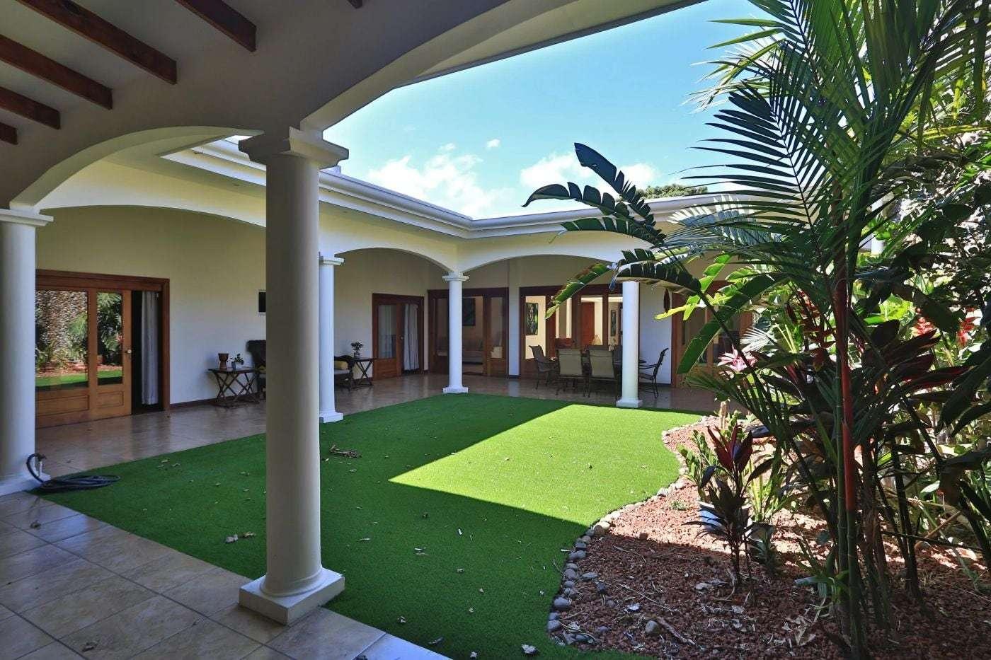 4 Bedroom Home for Sale, Trejos Montealegre, Escazu, San Jose, Costa Rica — photo 2
