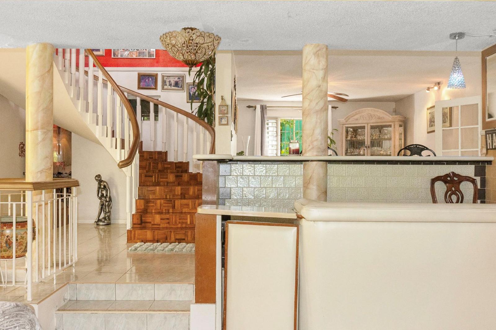 7 Bedroom Luxury Home for Sale, 4 Garden Close, Kingston, Jamaica — photo 3