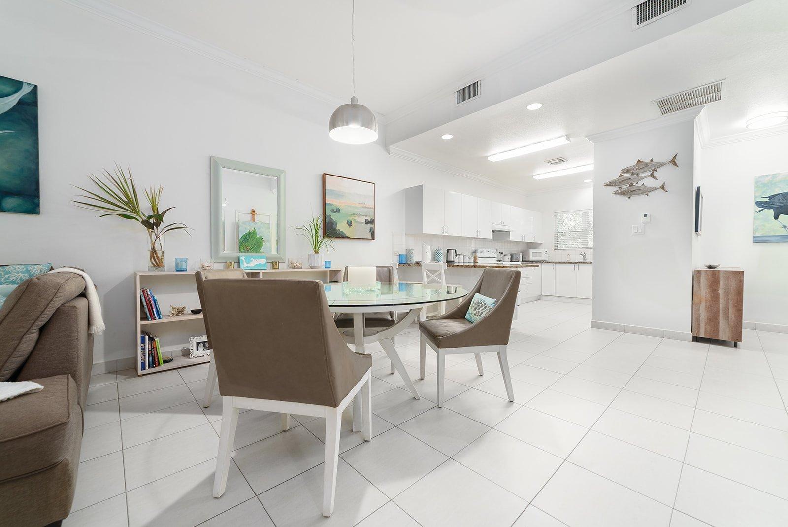 2-bedroom condo in South Sound, Grand Cayman — photo 4