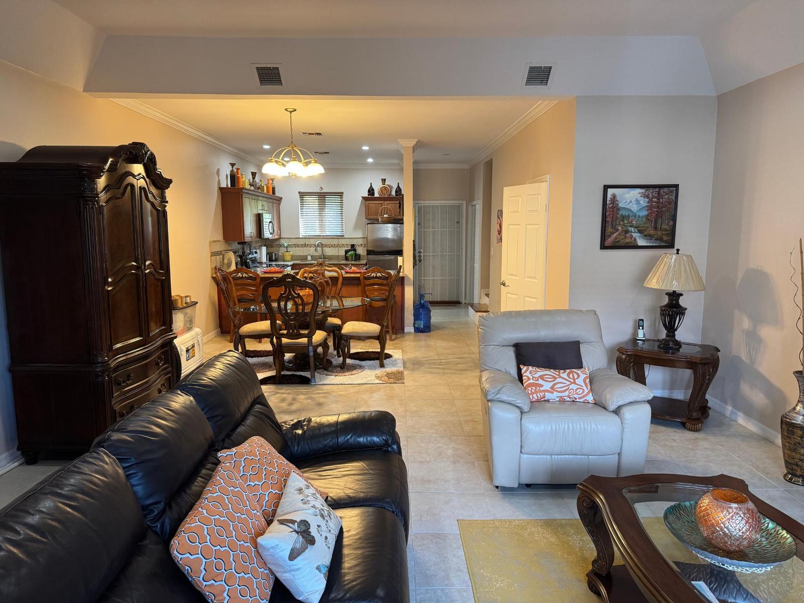 Ridge Crest Townhome with 2 Bedrooms for Sale — photo 2