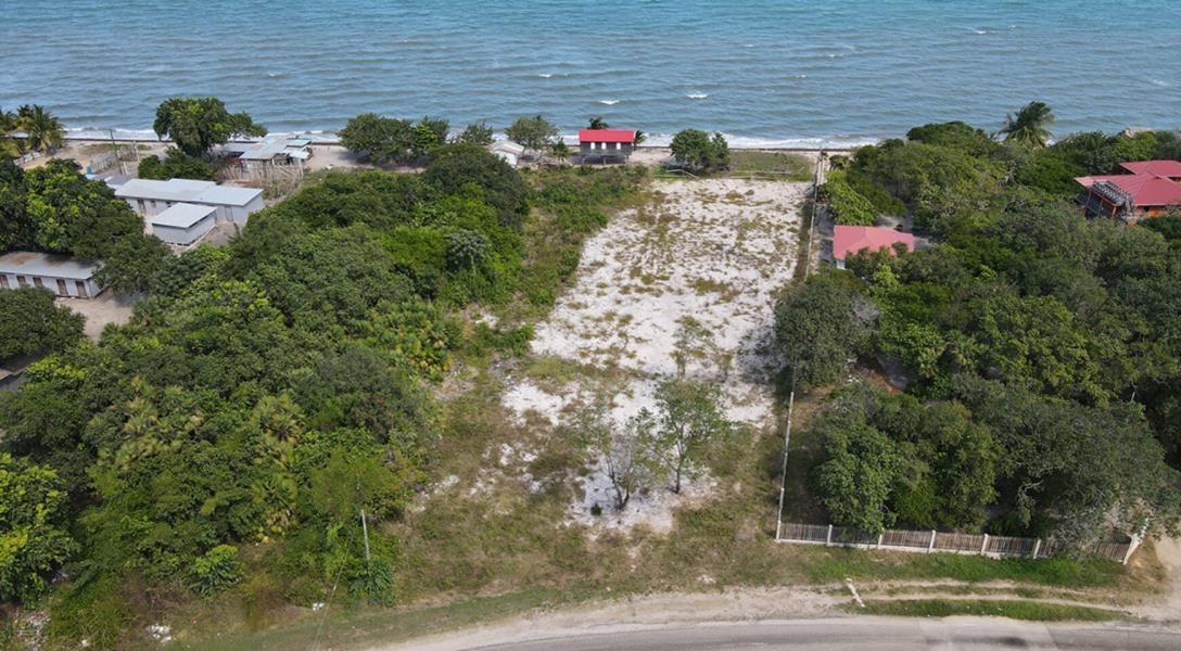 Large Beachfront Lot Located South of Seine Bight — photo 2