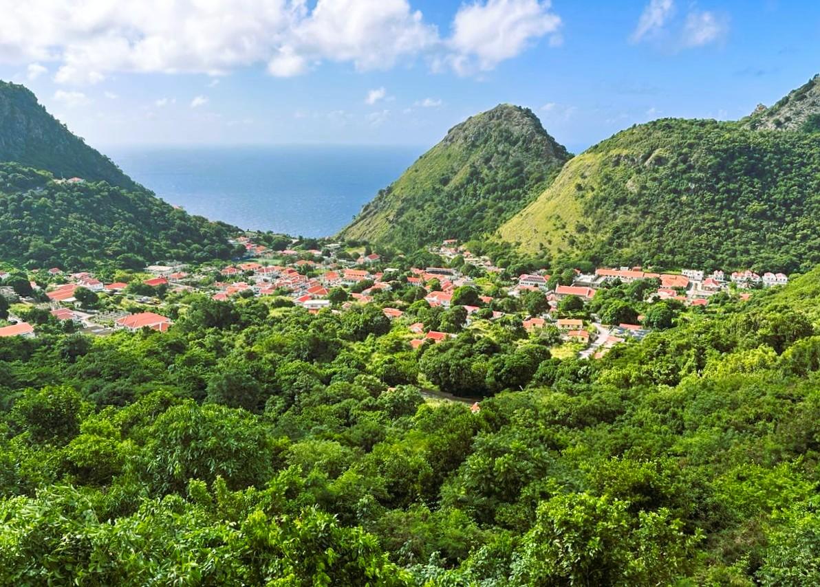 SABA ISLAND - TROY HILL RESIDENCE - Views of Saba's Capital and the Caribbean Sea — photo 2