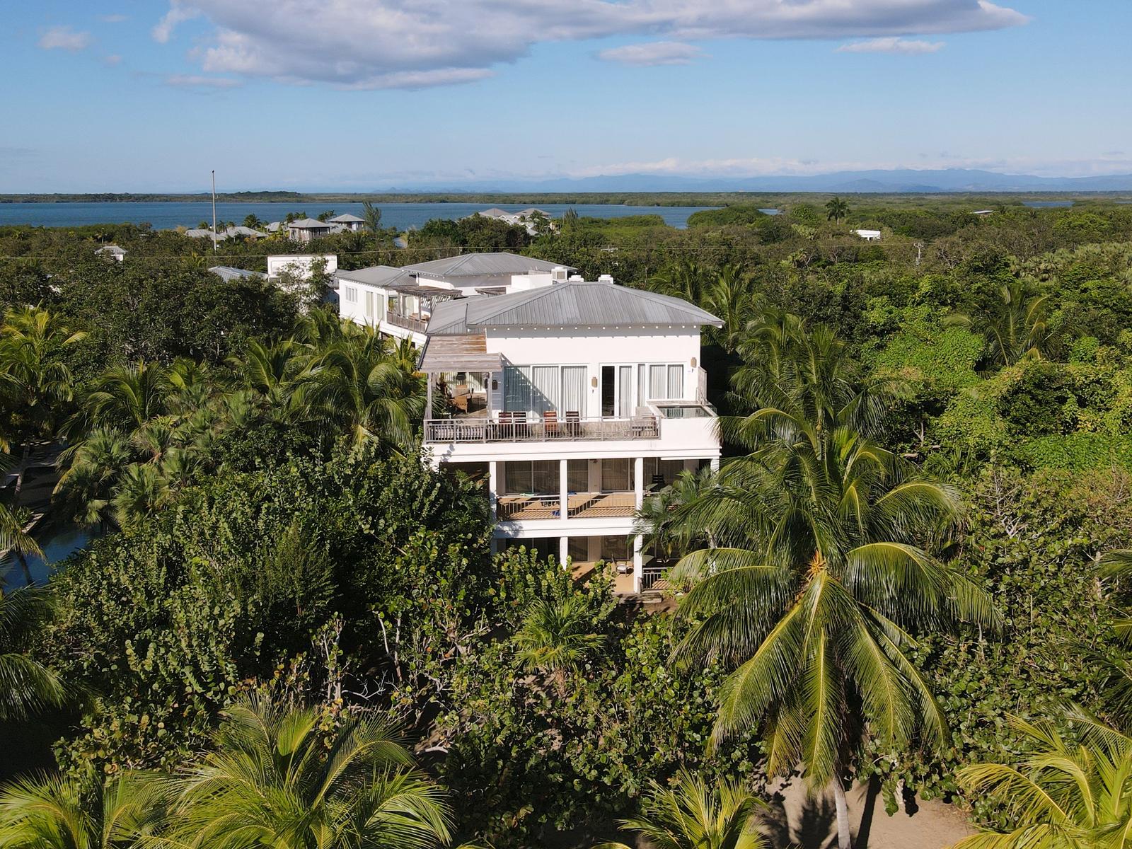 Opulent Penthouse Placencia Peninsula — photo 2