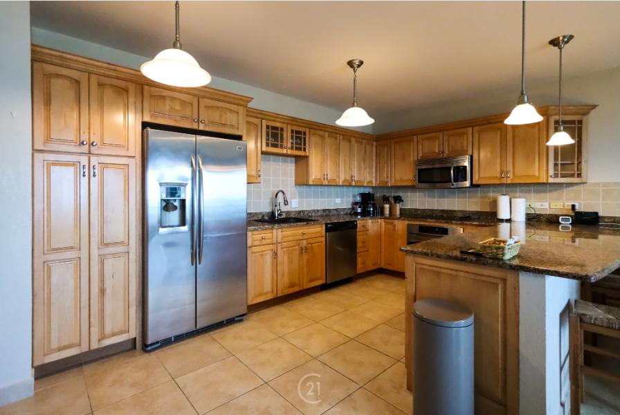 Rainbow Beach Club Beachfront 2BR Condo — photo 4