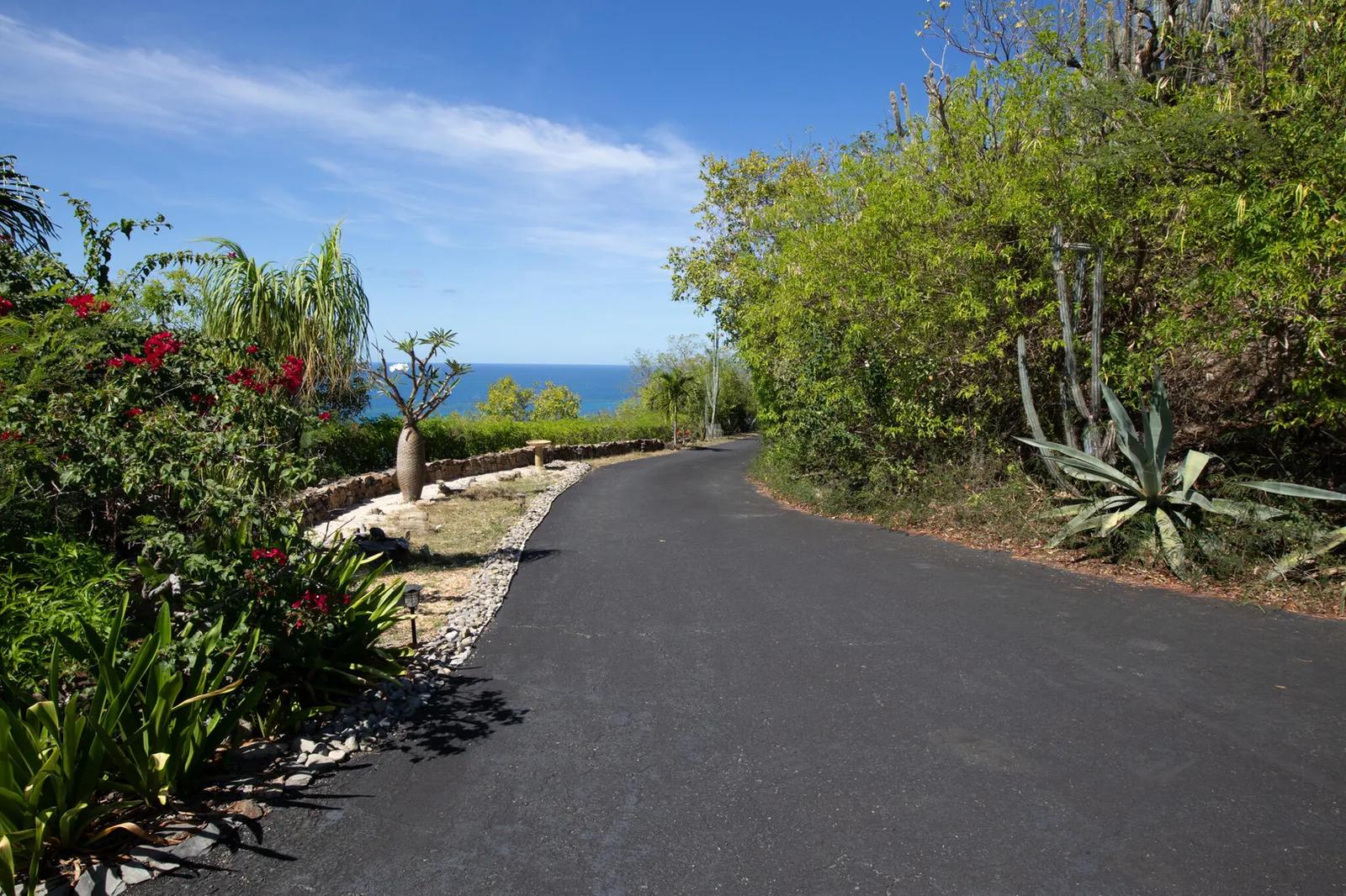 2 Bed, 2 Bath Rental with Ocean Views in US Virgin Islands — photo 3
