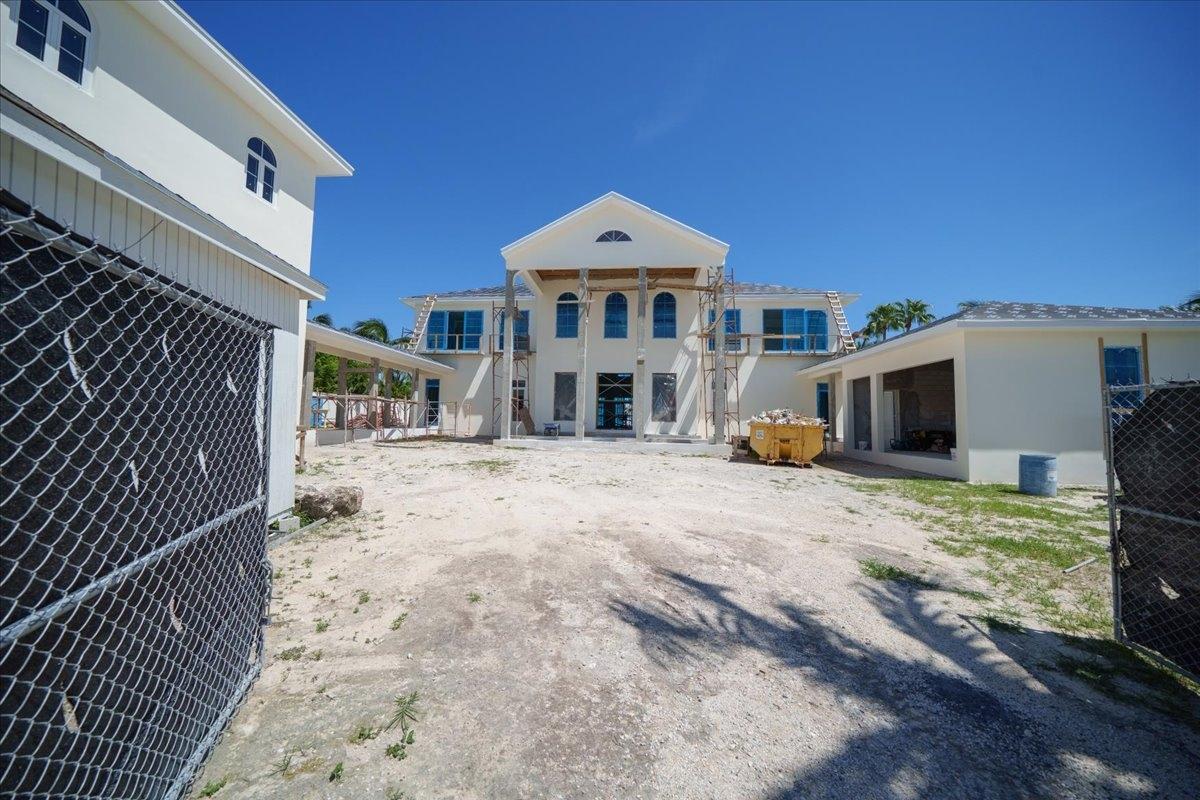 6 bedroom Residence for sale at 89 Paradise Island — photo 2