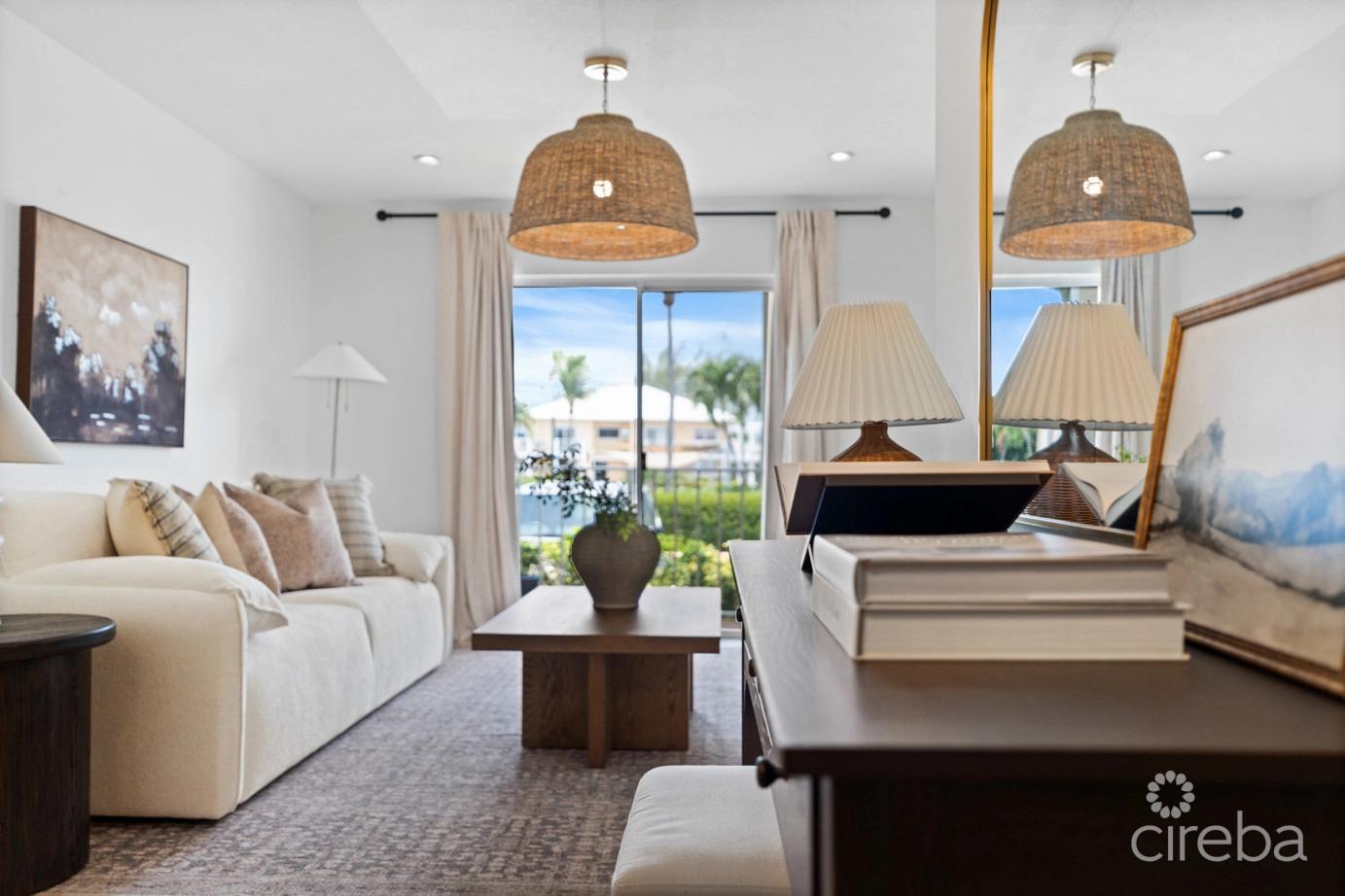3 bedroom property for sale — Caribbean Courts 8b, Oceanfront Condo in the Cayman Islands — photo 3