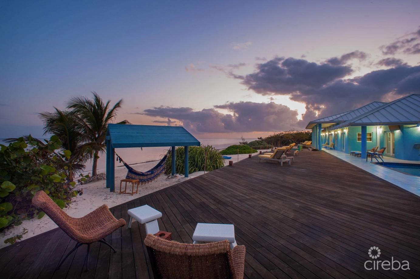 5 bedroom property for sale — Little Cayman Beachfront Home With 2 Lots And Pool — photo 2