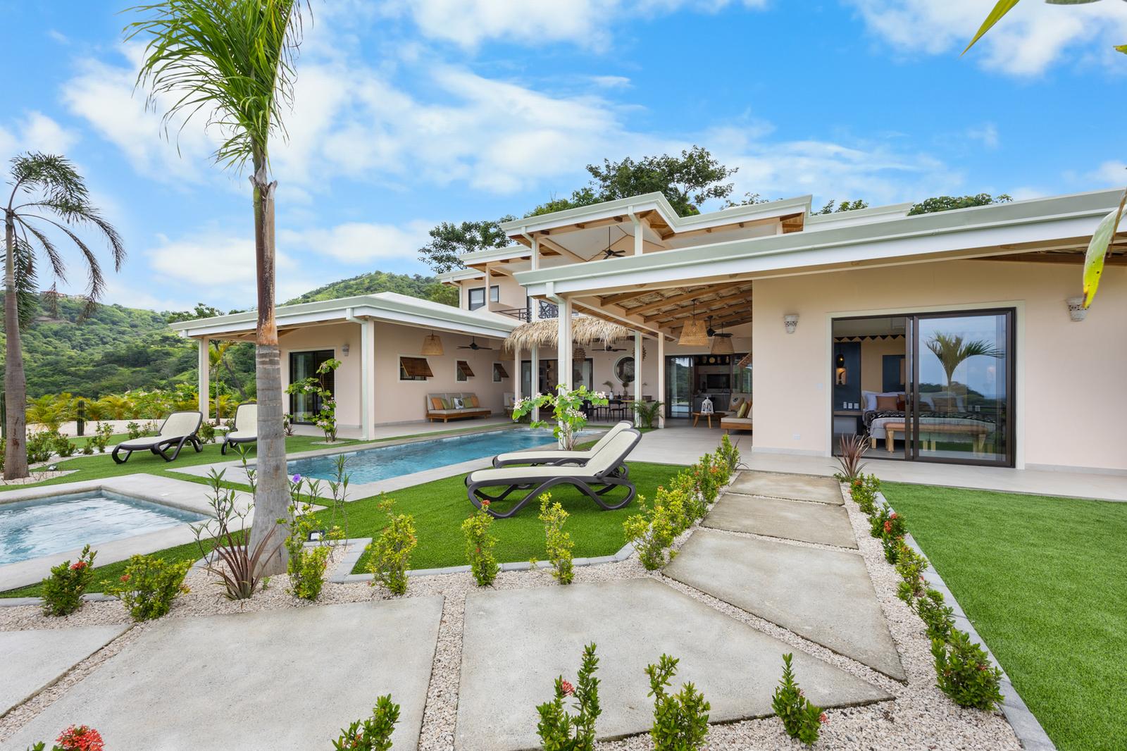6 Bedroom Luxury Villa for Sale in La Marcela, Playa Potrero — photo 2