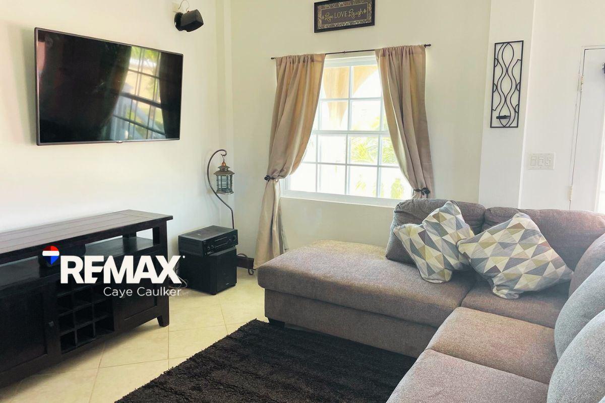 Luxury Caye Caulker House with Two Rental Apartments for Sale — photo 4