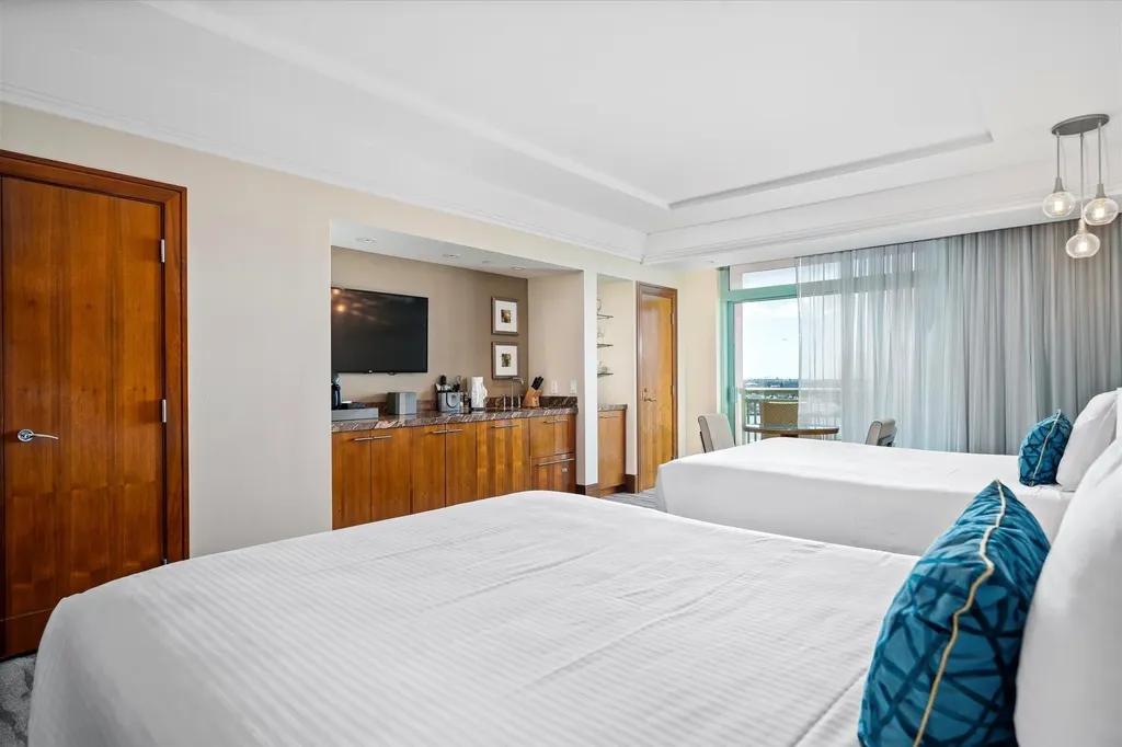 2-bedroom apartment in Paradise Island with ocean views — photo 2