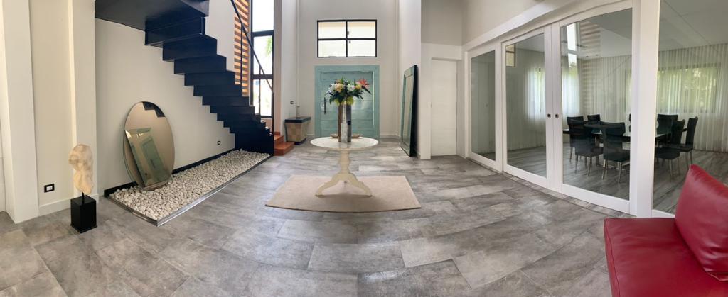 Luxury and Modern Villa in Metro Country Club — photo 2