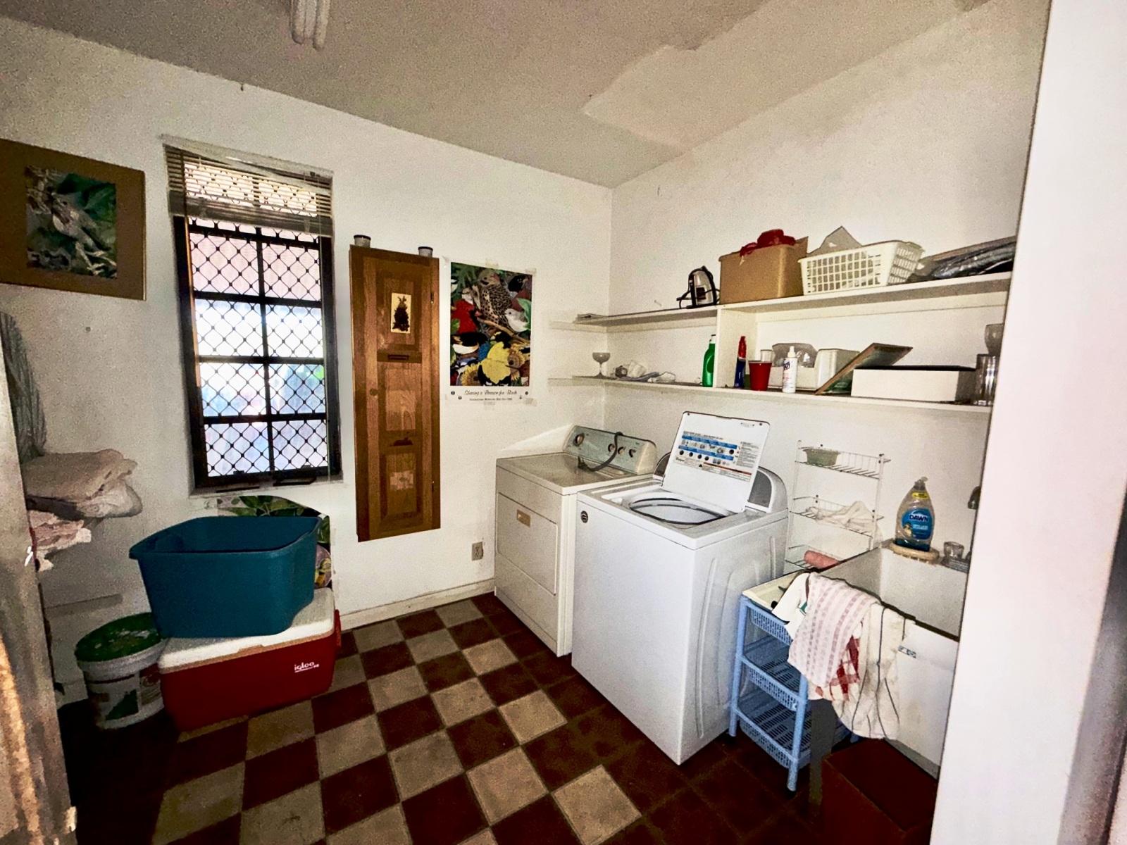 3 Bedroom Canal-Front Home for Sale, Camelot Court, Bahamia Reef, Grand Bahama, Bahamas — photo 5