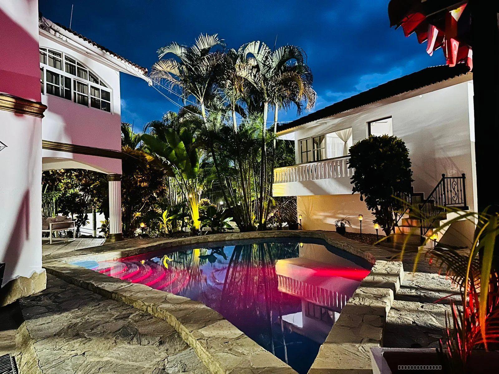 8 Bedroom Property for Sale — photo 1
