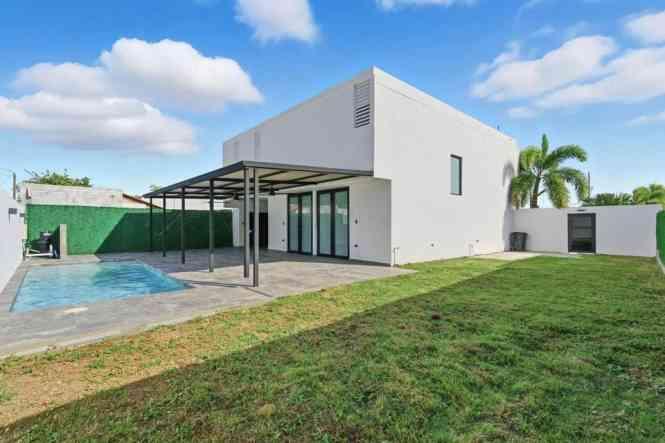 4 Bed | 2 Bath House in Bayamón, Puerto Rico — photo 1