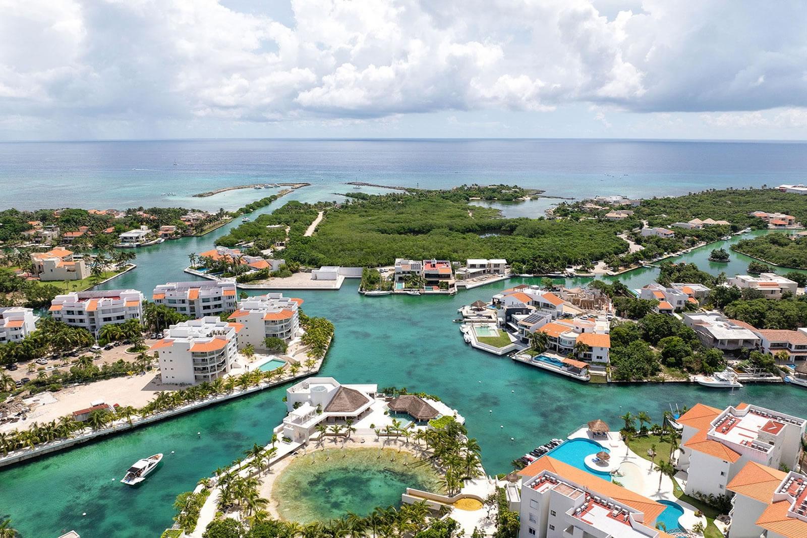 5 Bedroom Luxury Waterfront Home for Sale, Puerto Aventuras, Mexico — photo 4