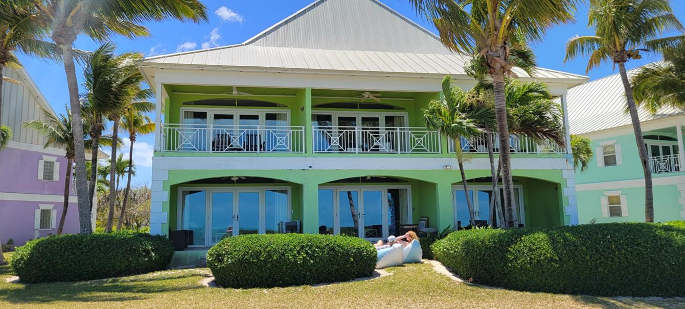 1 bedroom beachfront condo for sale in West End, Bahamas — photo 2