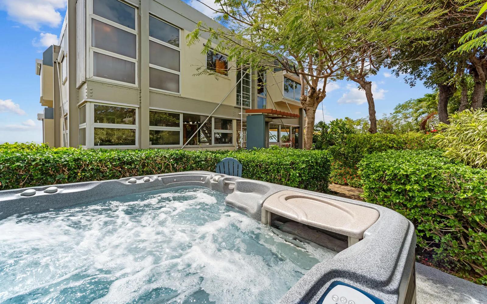 5 Bed, 4 Bath Villa in Frenchmans Bay — photo 2