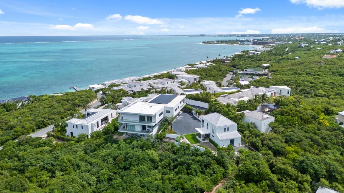 Grace Bay Luxury Waterfront 4BR Villa — photo 1