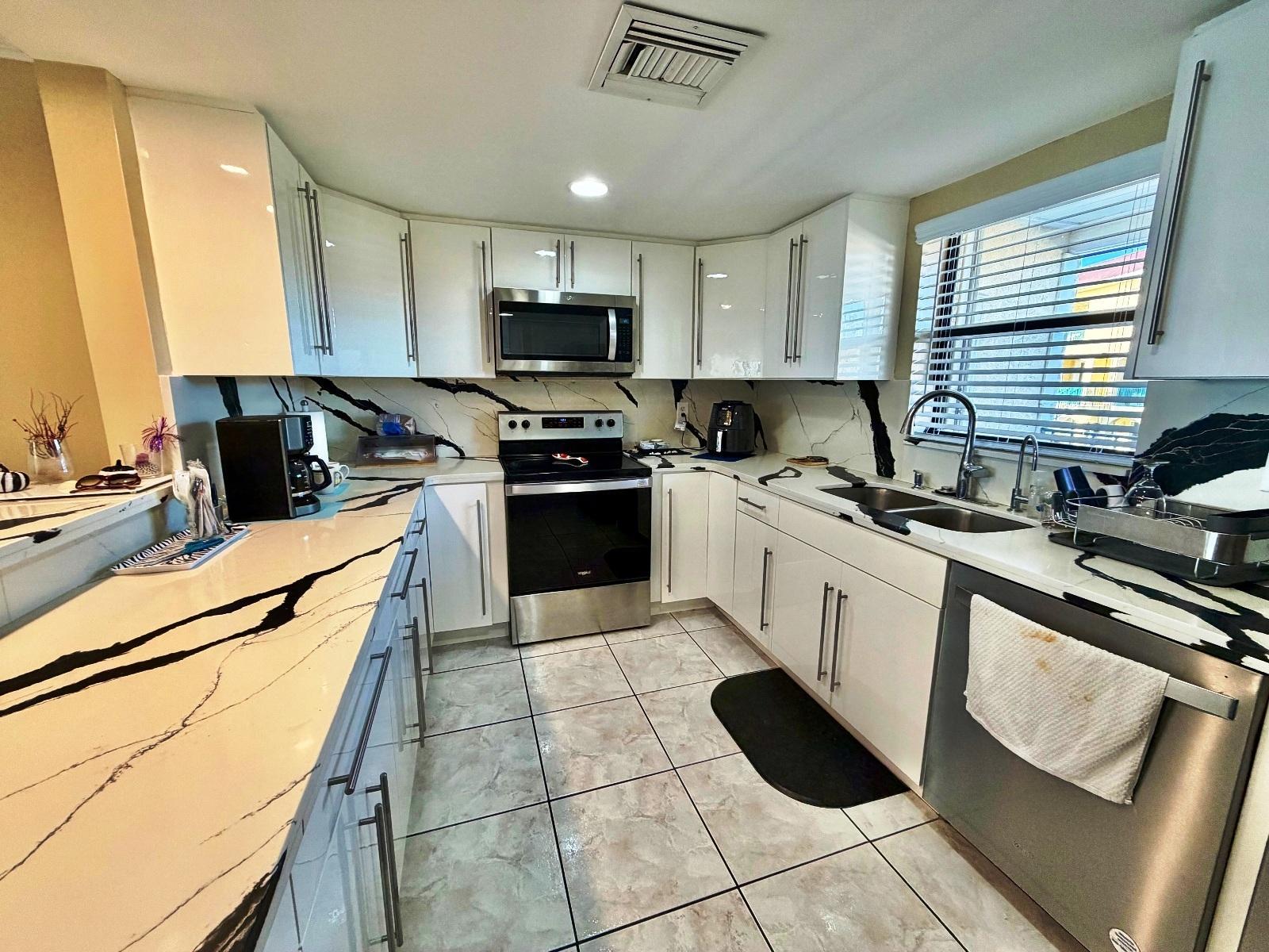 2 bedroom Apartment for sale — PORT OF CALL VILLAS — photo 4