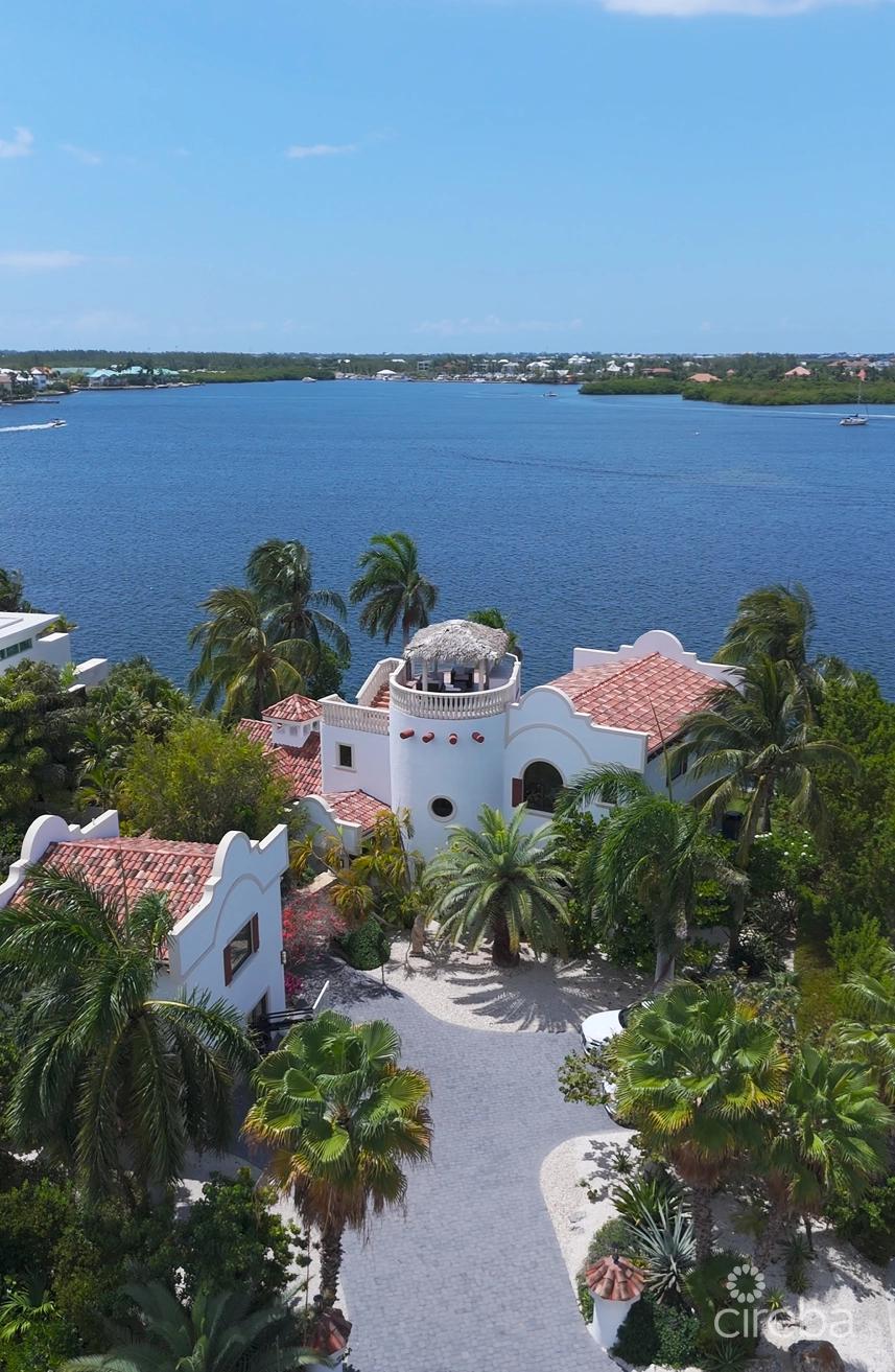 5 bedroom property for sale — Crystal Harbour - Ocean Front Home in the Cayman Islands — photo 3