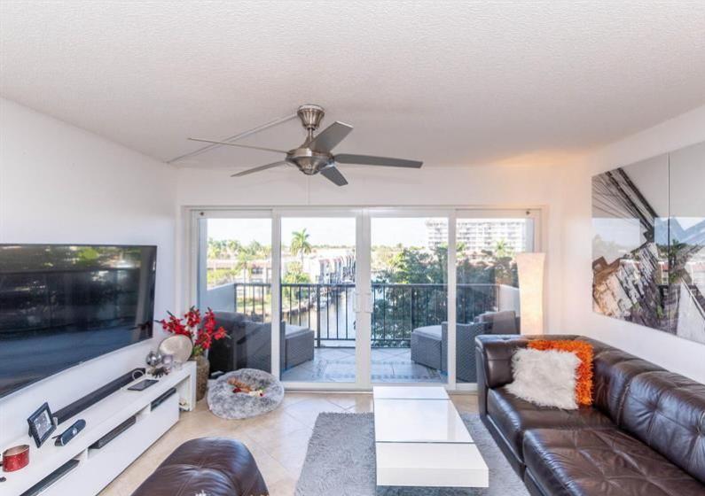 Waterford Point 1BR Canal View Condo — photo 4
