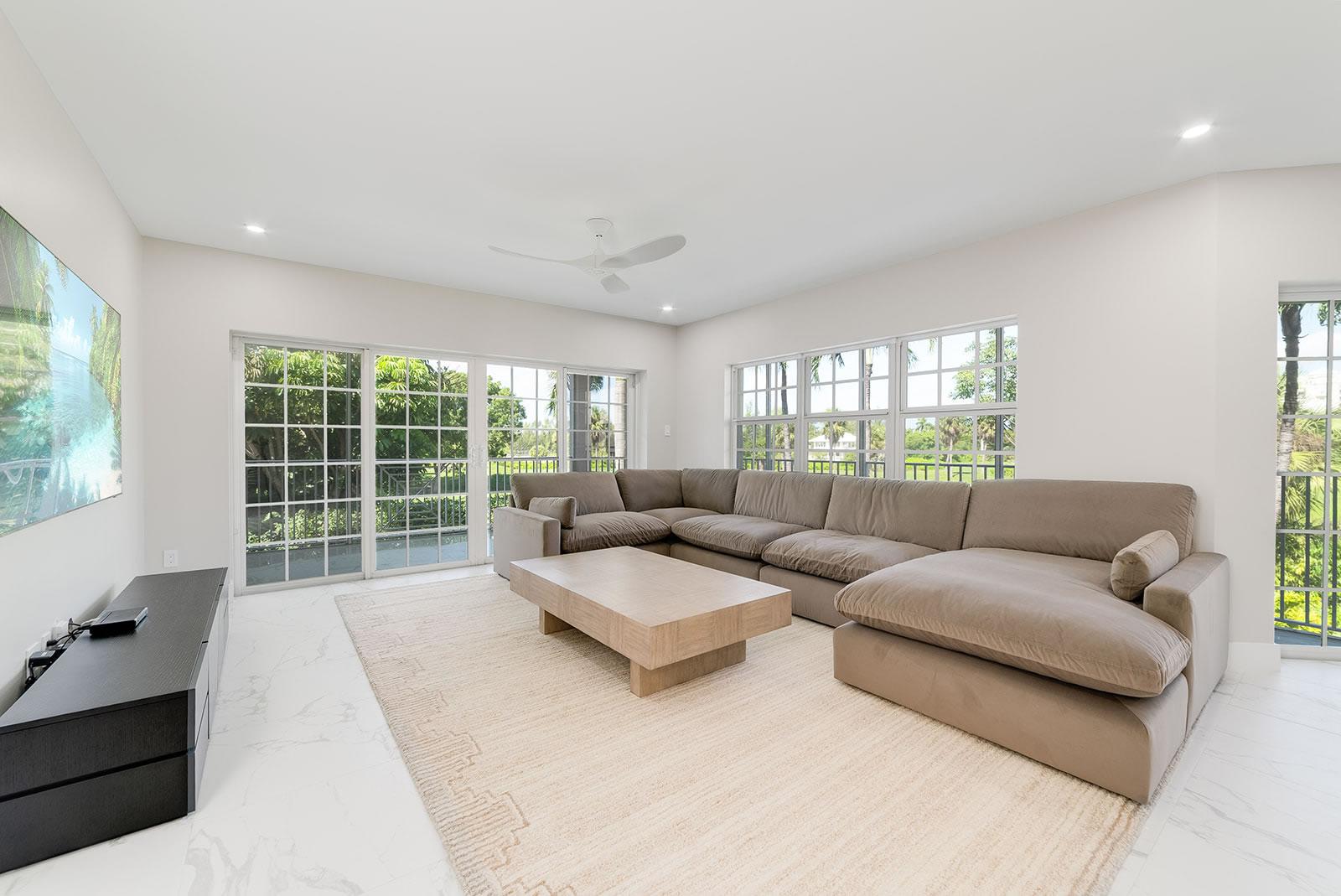 3 Bedroom Apartment for Sale, Lions Court, Britannia, Seven Mile Beach Corridor, Grand Cayman — photo 1