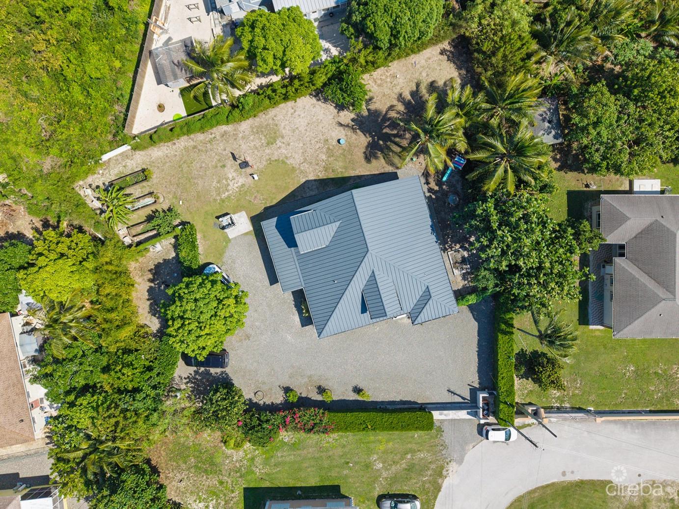 Elevated, 6-bedroom Single Family Home On A Massive Parcel in Bodden Town — photo 3