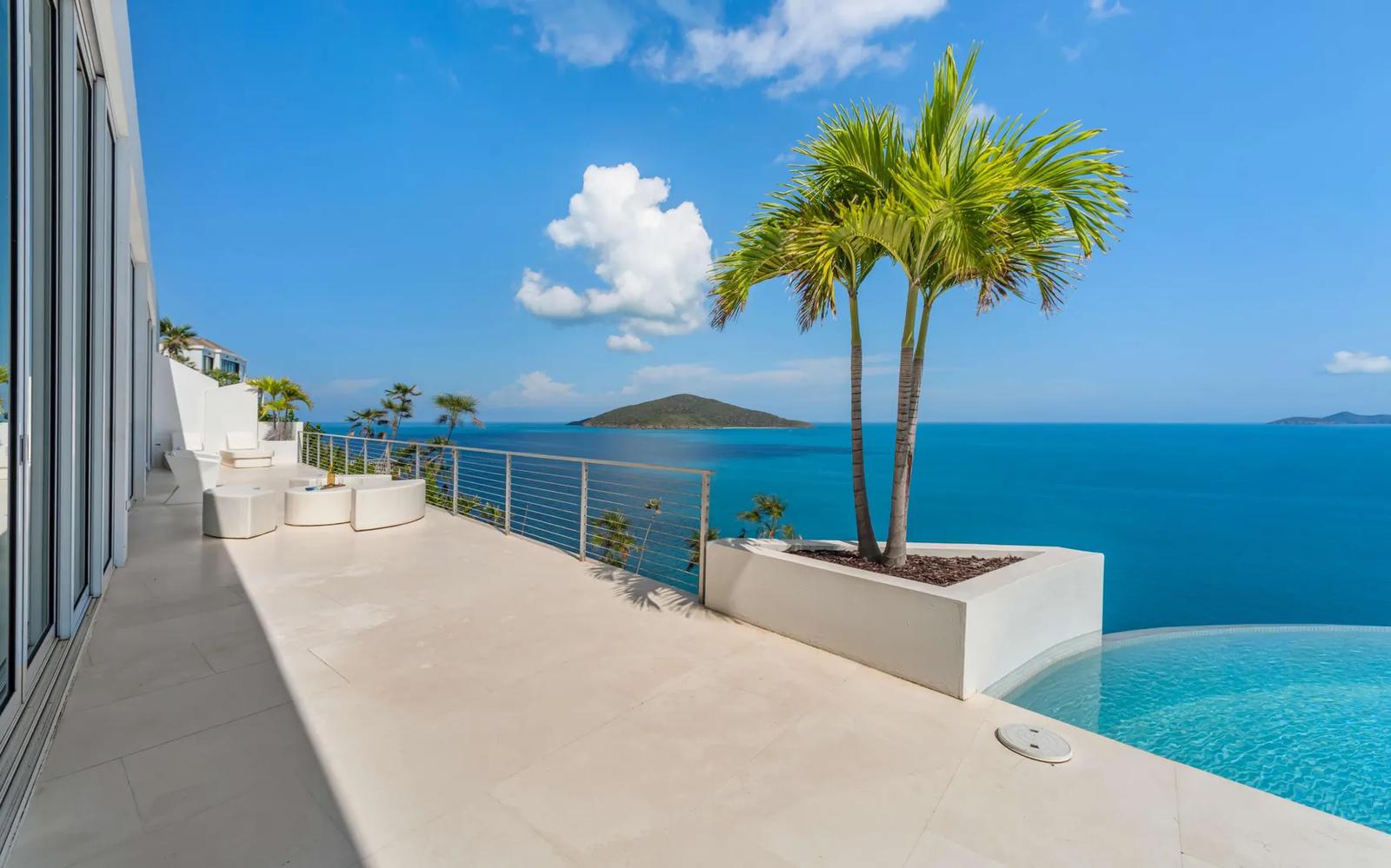 Villa Whimsical Waterfront Residence — photo 4