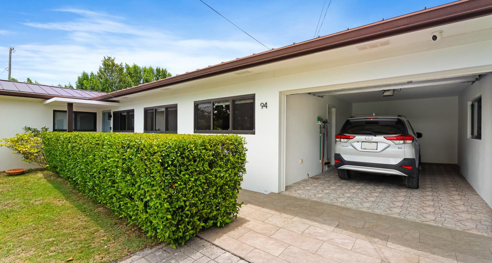 Centrally located an - 5BR Villa in George Town, Cayman Islands — photo 4