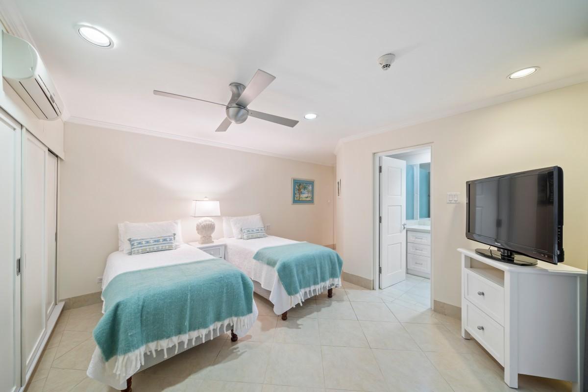 Gorgeous Ocean Front Condominium located in Hasting, Barbados — photo 5