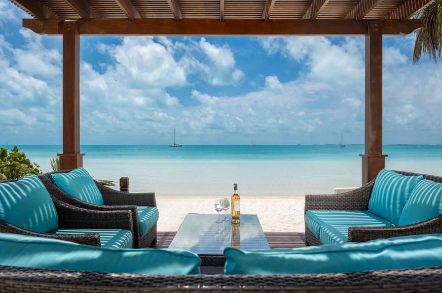 Villa Mirabelle 5BR Beachfront Retreat — photo 1