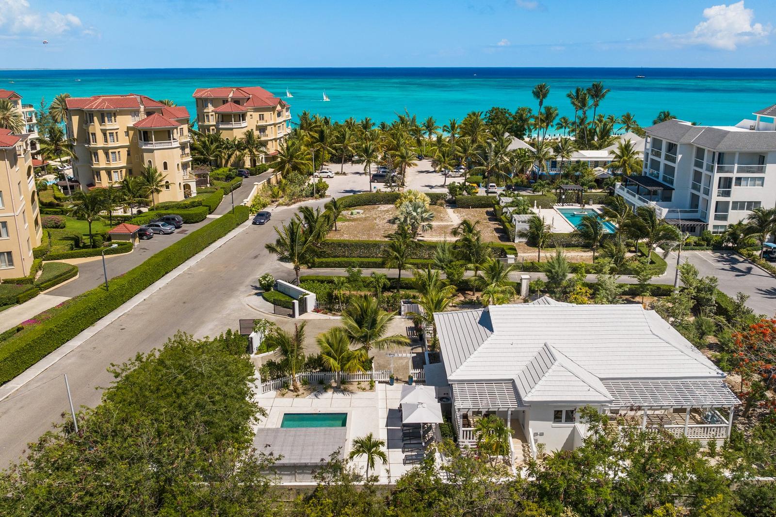 4-bedroom house in Grace Bay, Turks and Caicos Islands — photo 3