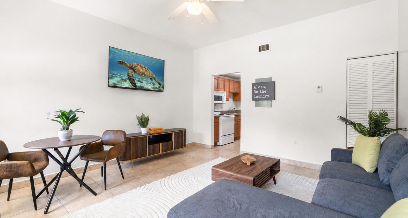 1-Bedroom Apartment in George Town South, Cayman Islands — photo 3