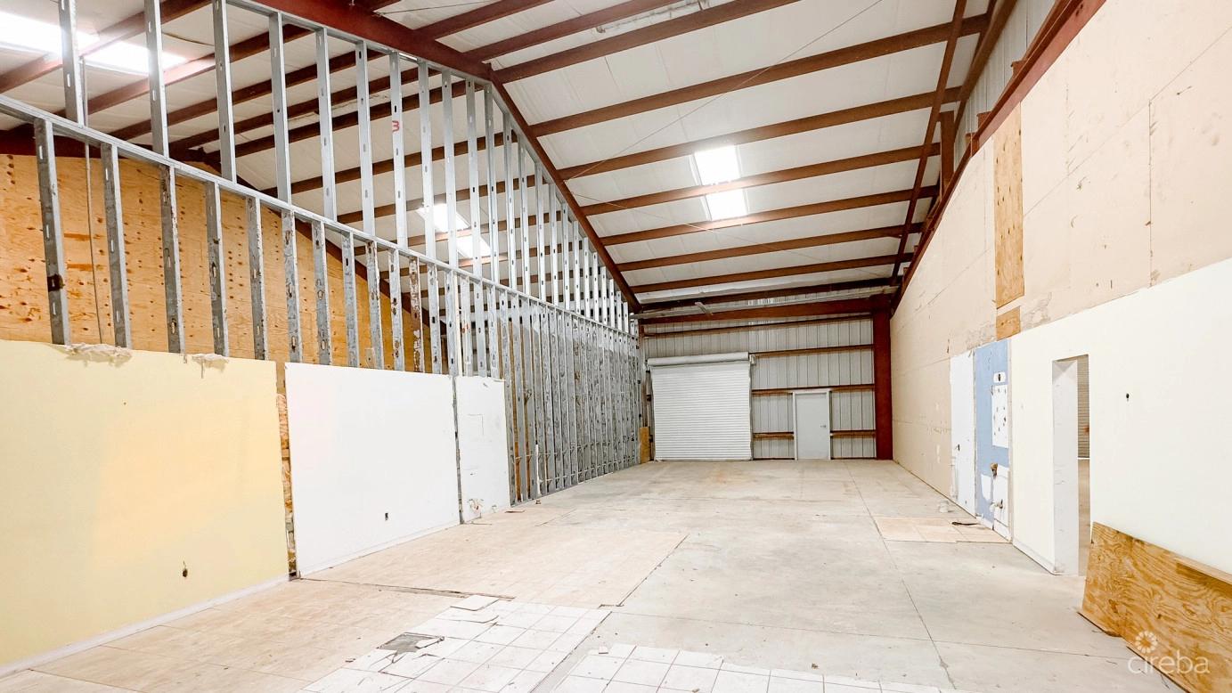 Little Cayman Warehouse (20 Units) And Land Sub-division 13 Lots — photo 5