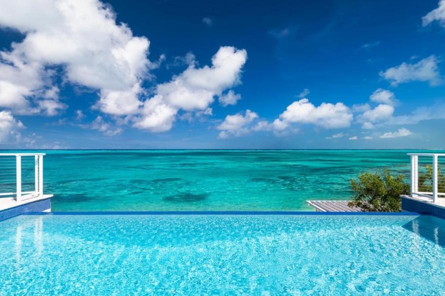 Grace Bay Luxury Waterfront 4BR Villa — photo 2