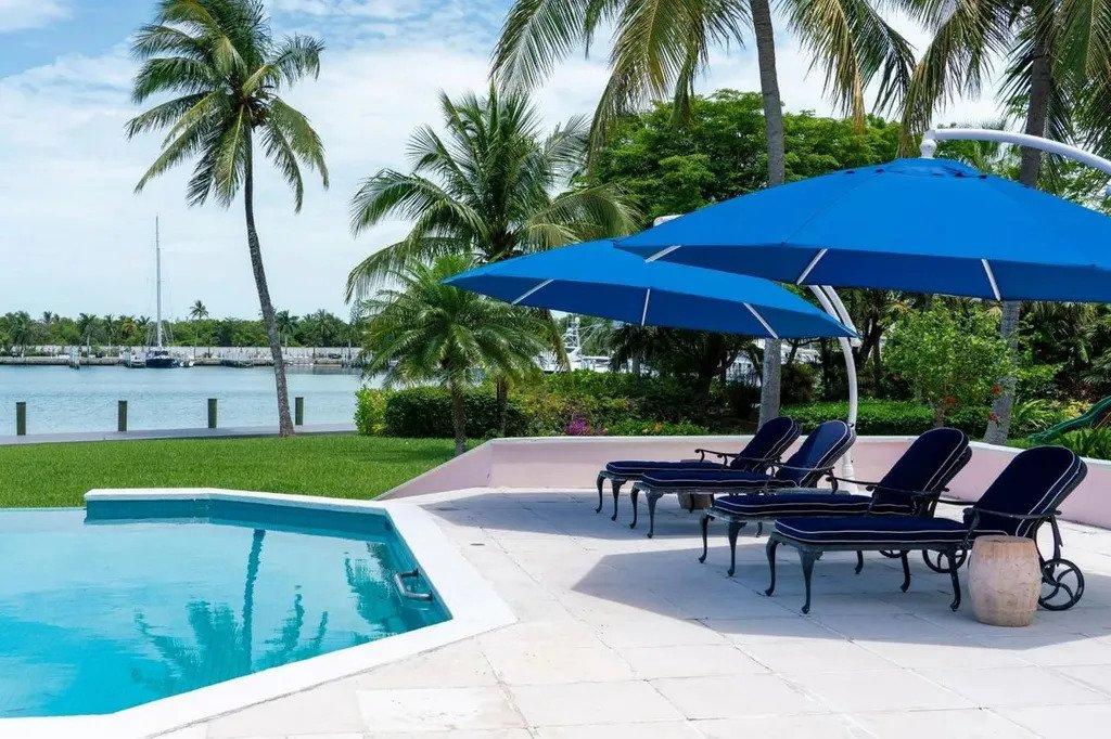 7 Bedroom Canalfront Villa in Lyford Cay — photo 2