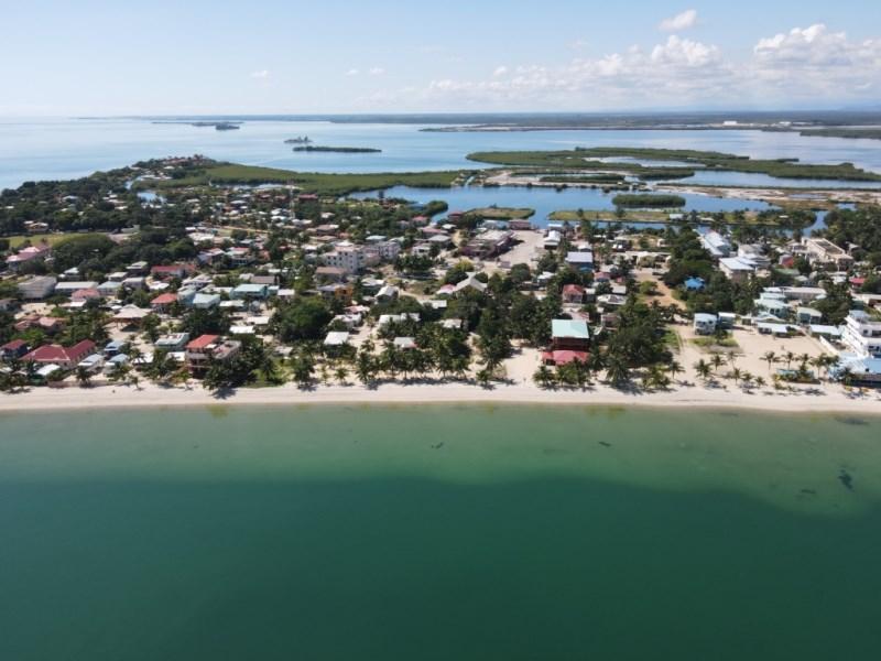 Beachfront Lot in the heart of Placencia Village — photo 4
