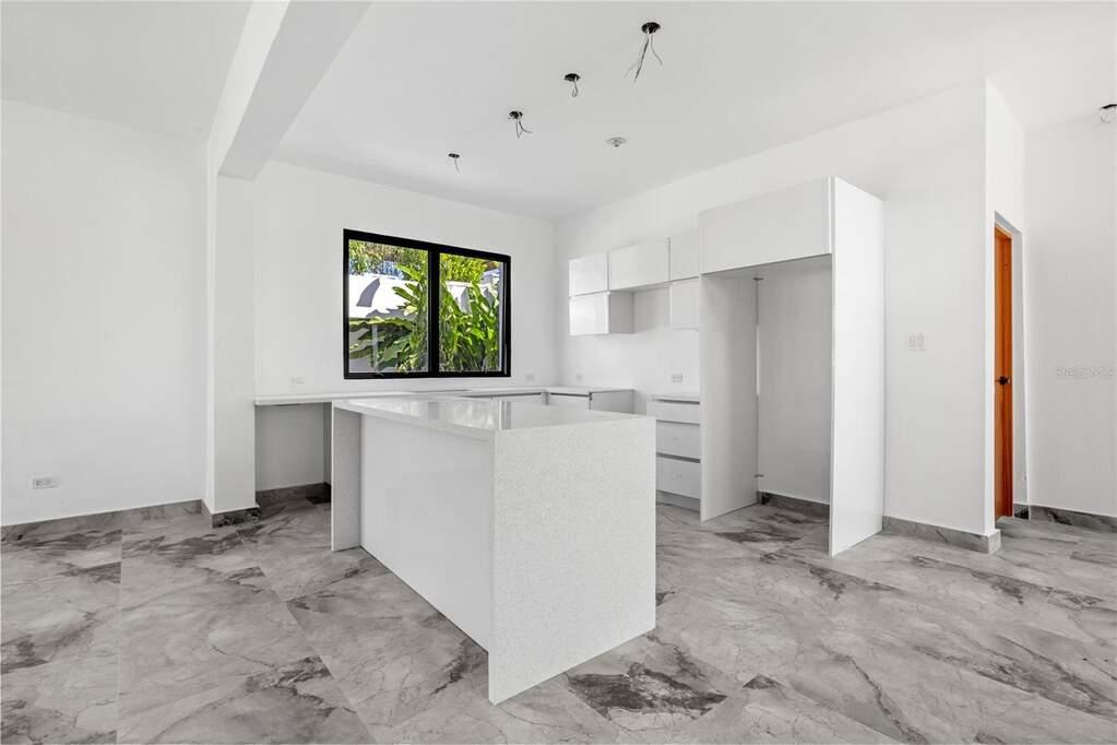4 Bed 5 Bath Beachfront House in Ocean Park — photo 5