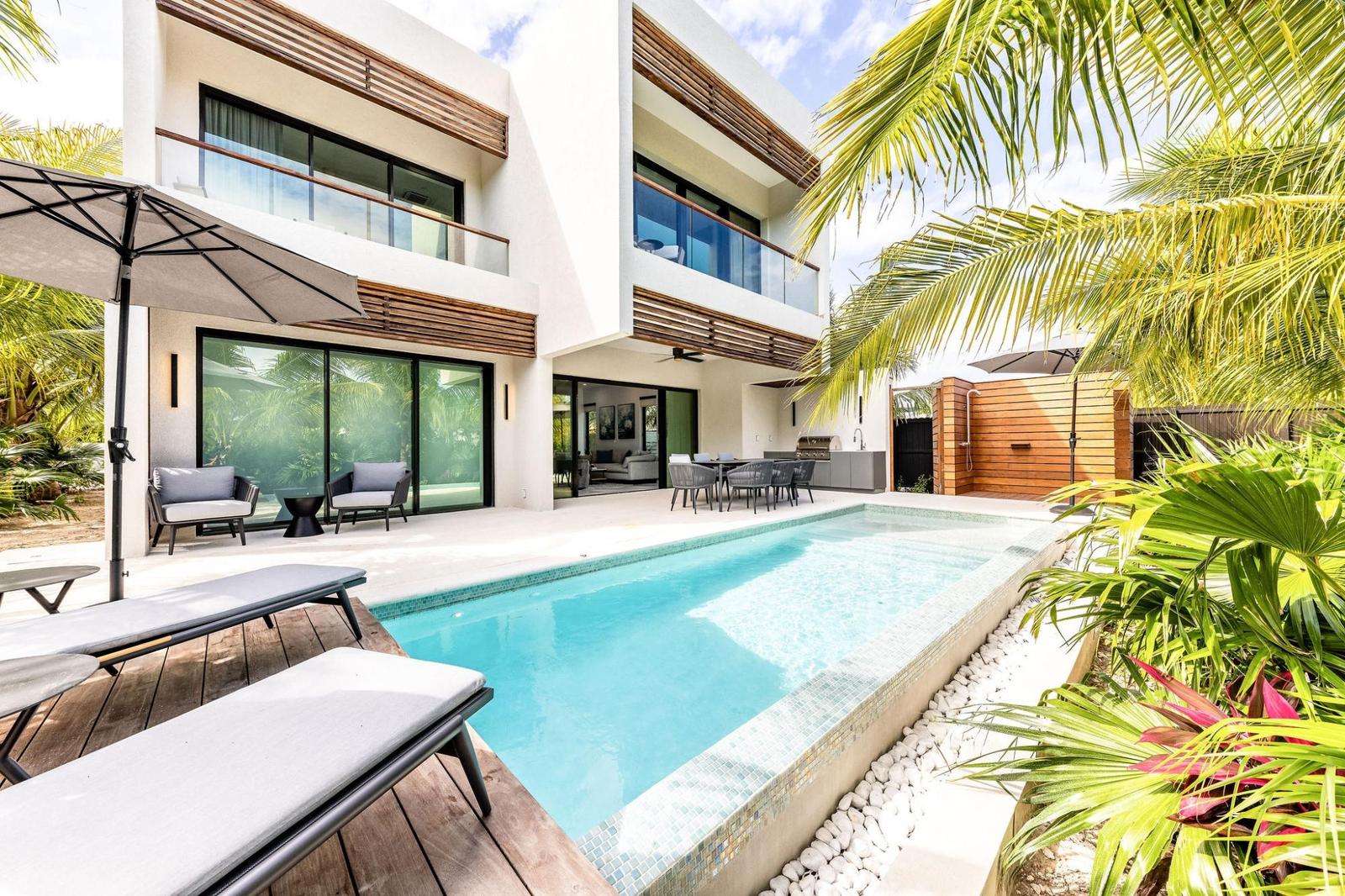 LOTUS VILLA IN LEEWARD — photo 1