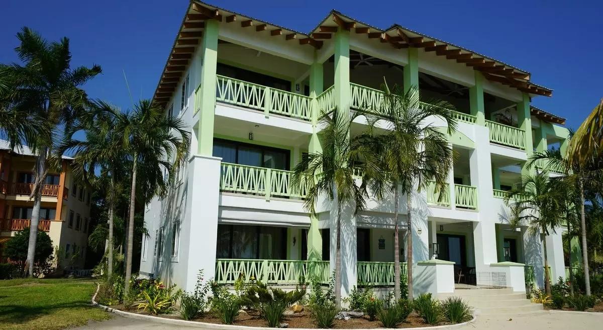 Gorgeous Beachfront Condo in Belize: SOLD — photo 1