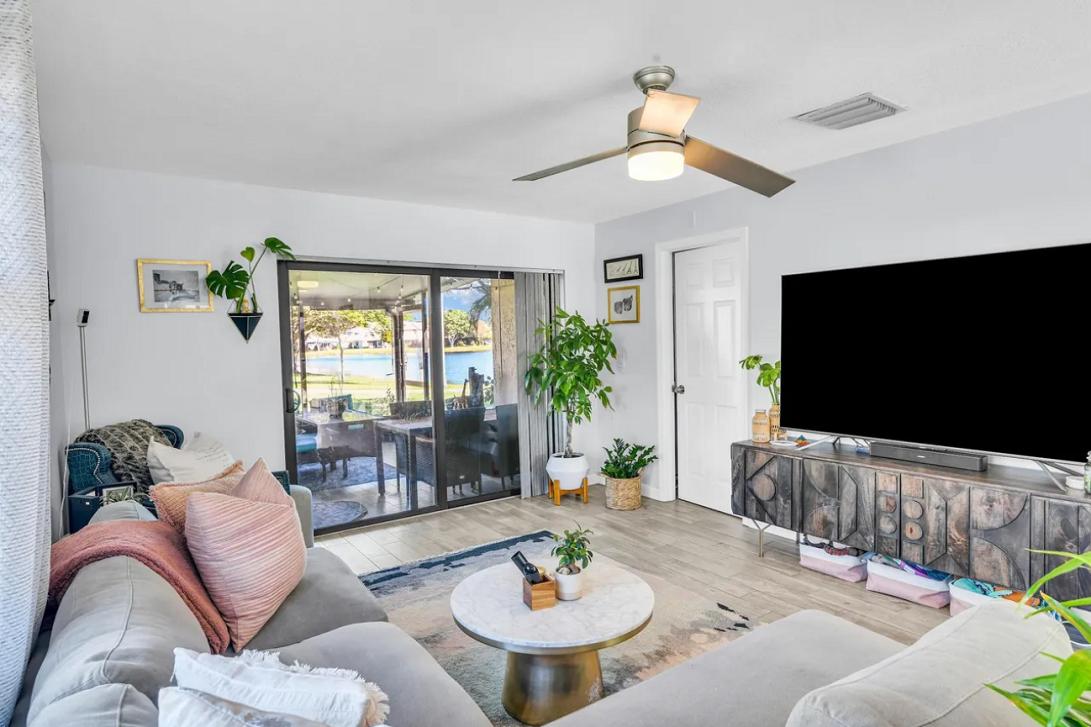 Delray Beach Lakefront 2BR Villa — photo 4