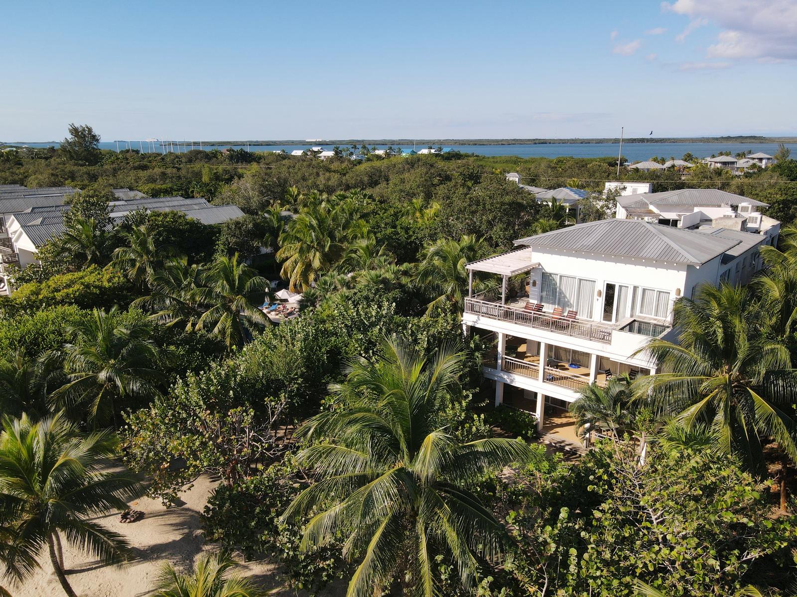 Opulent Penthouse Placencia Peninsula — photo 1